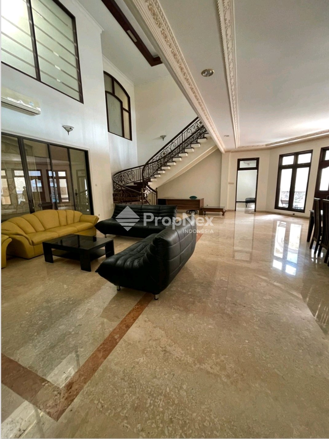 Rumah Taman Hunian Satelit With Pool Surabaya Barat — foto 2