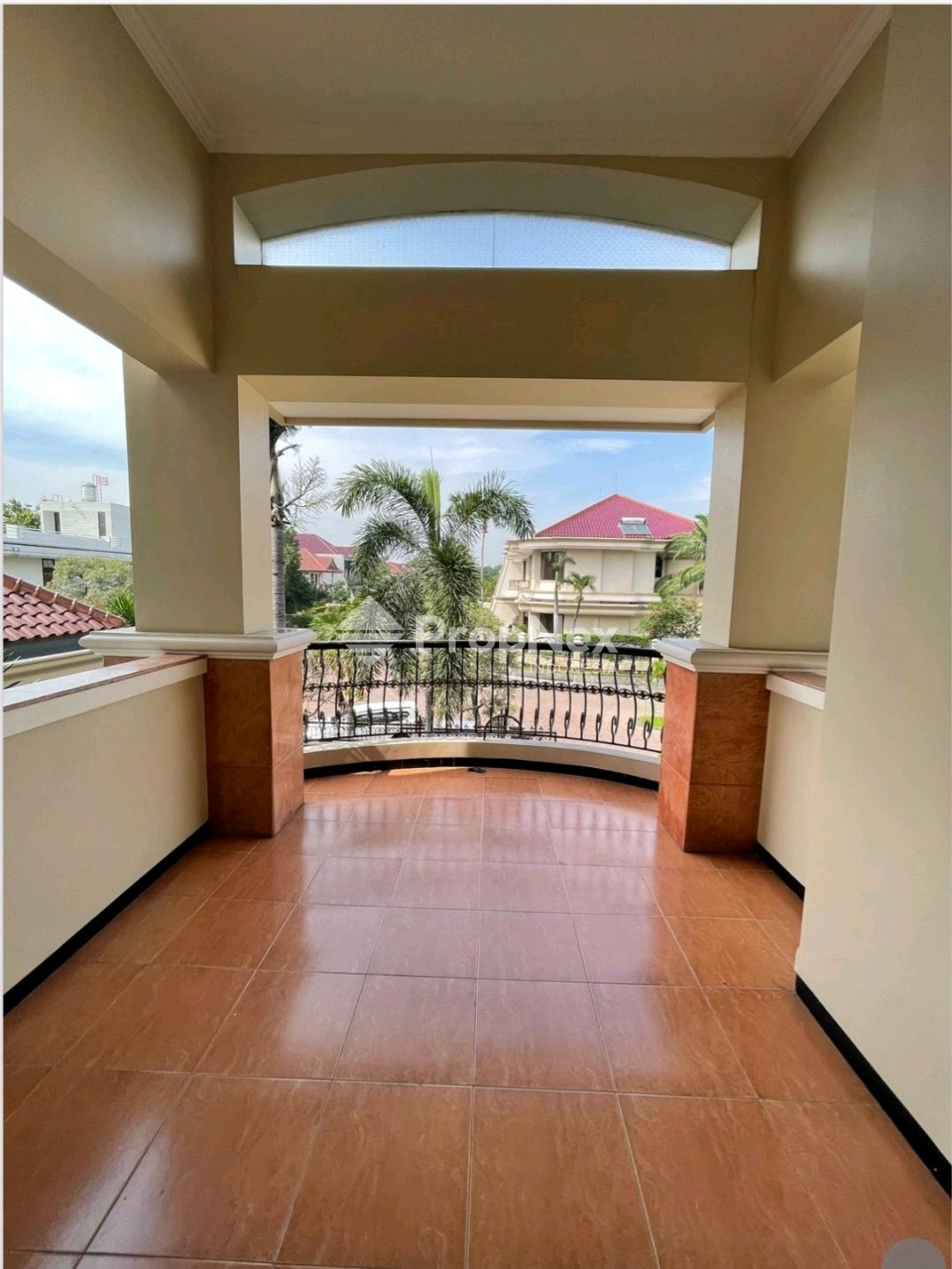 Rumah Taman Hunian Satelit With Pool Surabaya Barat — foto 3