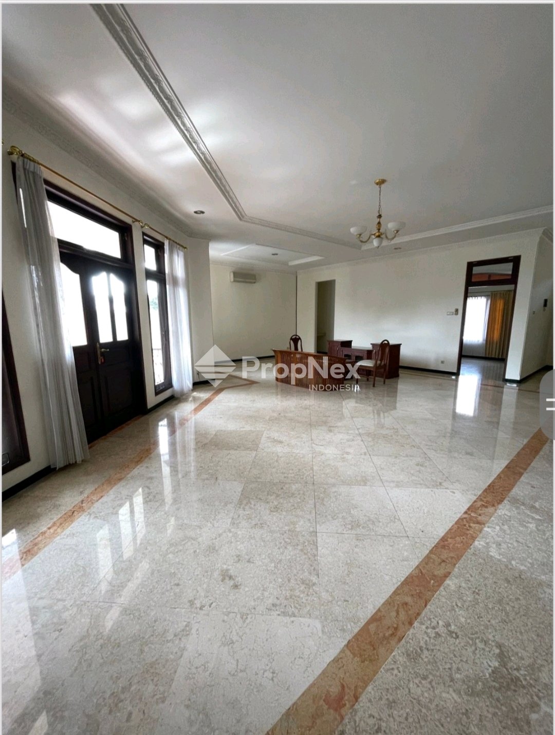 Rumah Taman Hunian Satelit With Pool Surabaya Barat — foto 5