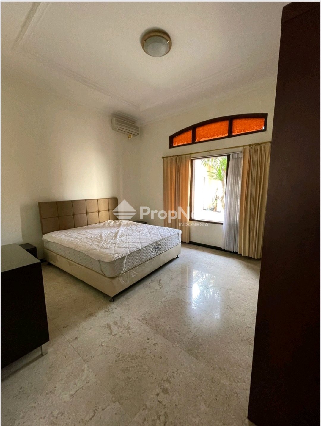 Rumah Taman Hunian Satelit With Pool Surabaya Barat — foto 8