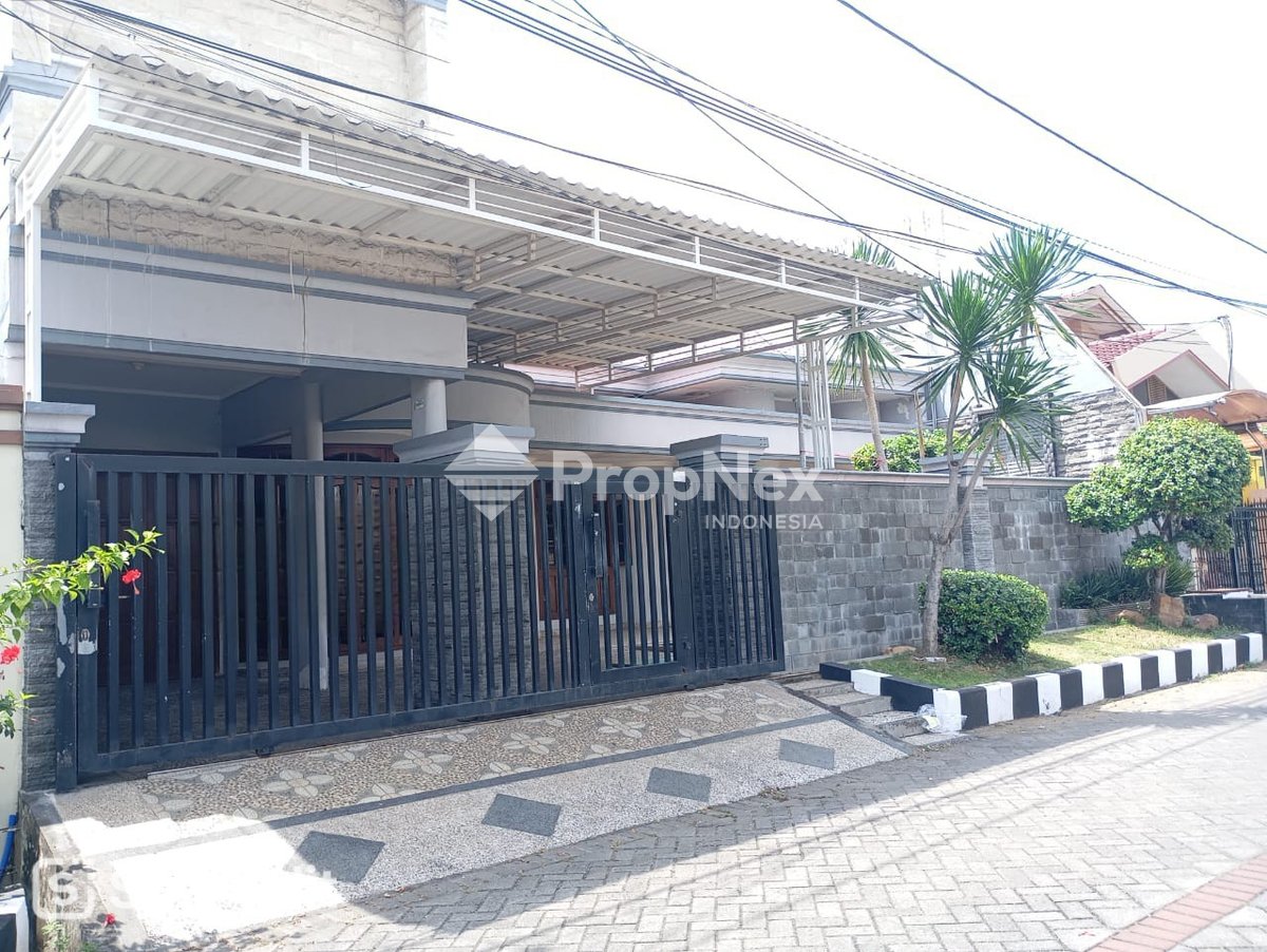 Rumah Satelit Indah Surabaya Row Lebar