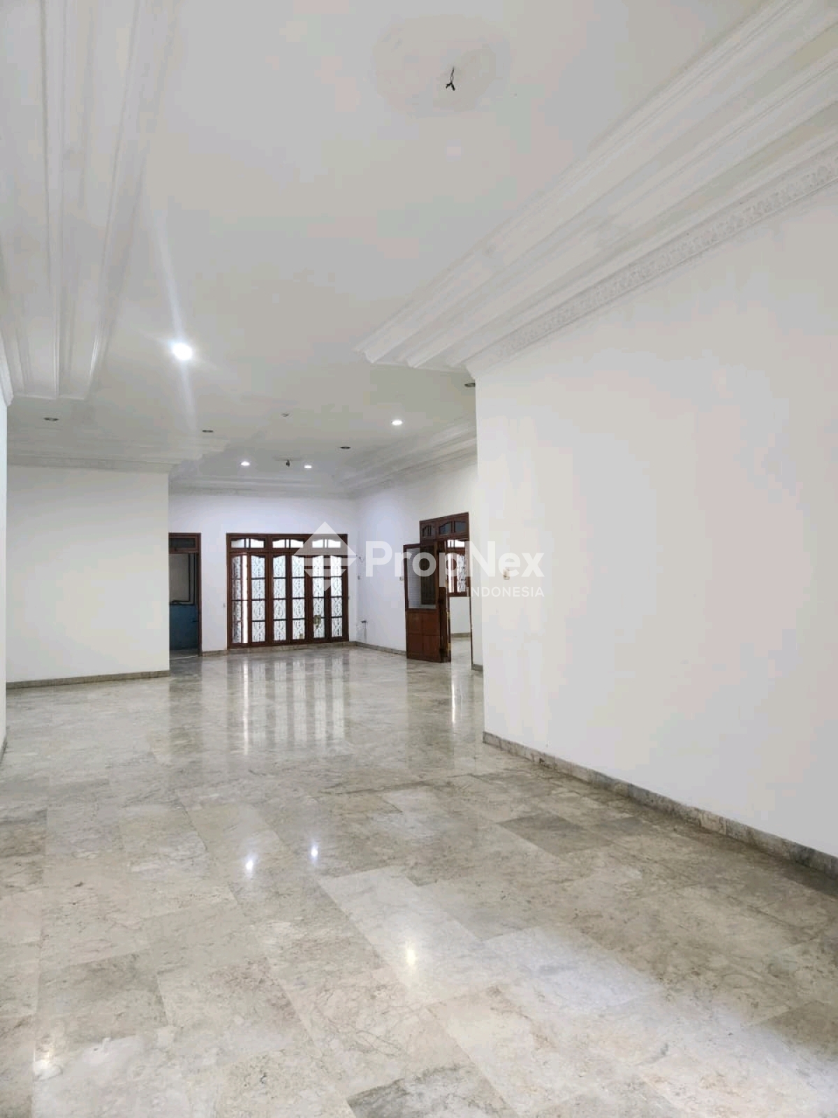 Rumah Satelit Indah Surabaya Row Lebar — foto 4