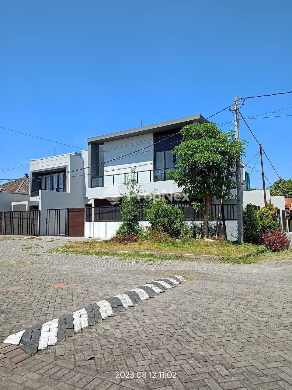 RUMAH GAYUNGSARI NEW 2 LANTAI, CARPORT 3, ROW 3 MOBIL