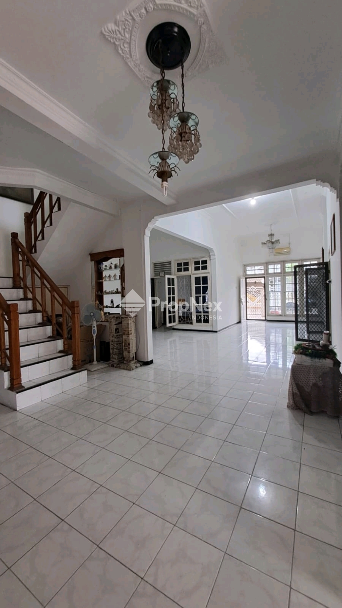 RUMAH HOOK PEKARANGAN LUAS NIRWANA EXECUTIVE — foto 2