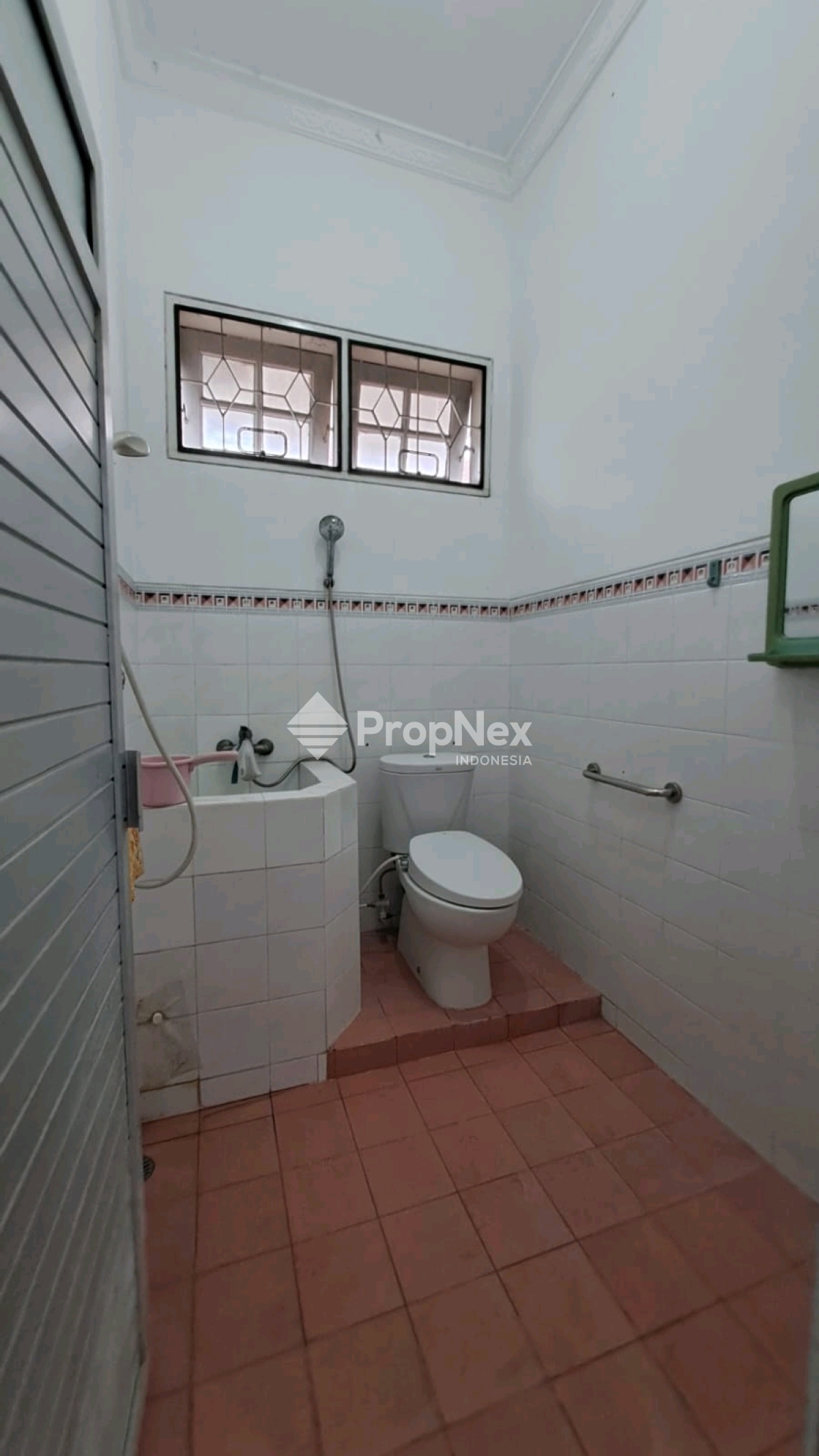 RUMAH HOOK PEKARANGAN LUAS NIRWANA EXECUTIVE — foto 5