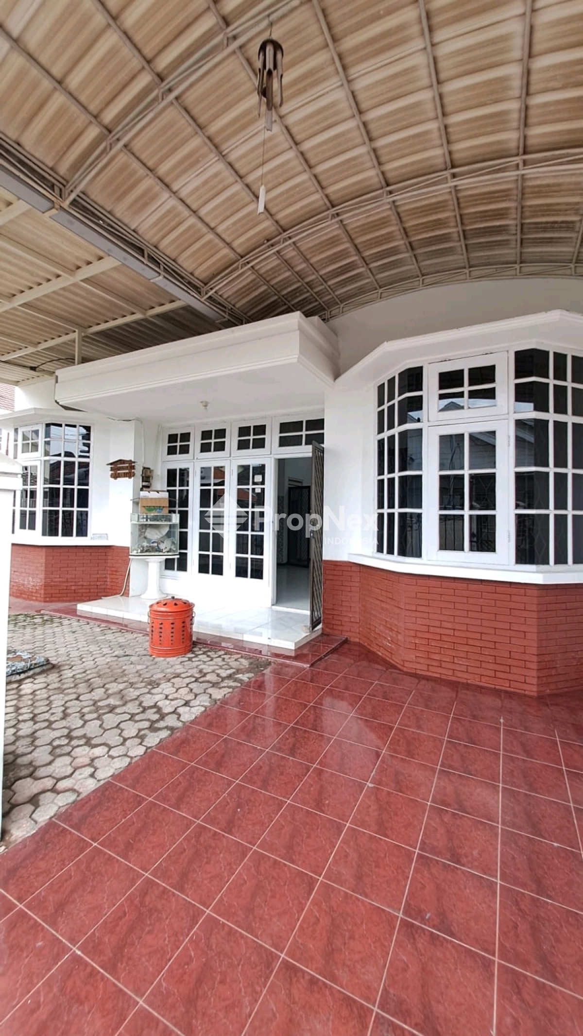 RUMAH HOOK PEKARANGAN LUAS NIRWANA EXECUTIVE — foto 9