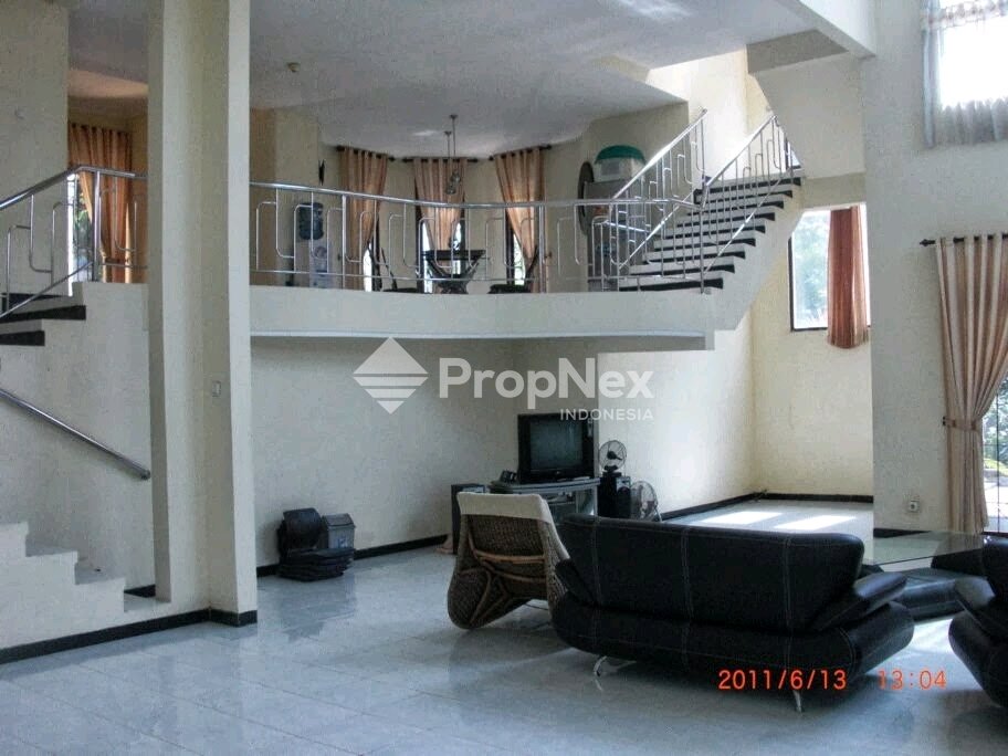 Rumah Villa Full Furnish Besar Taman Dayu Prigen Pasuruan — foto 6