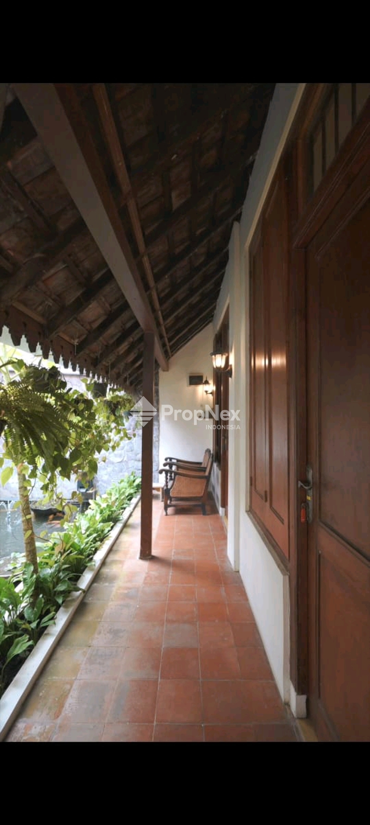 RUMAH CANTIK TENGAH KOTA