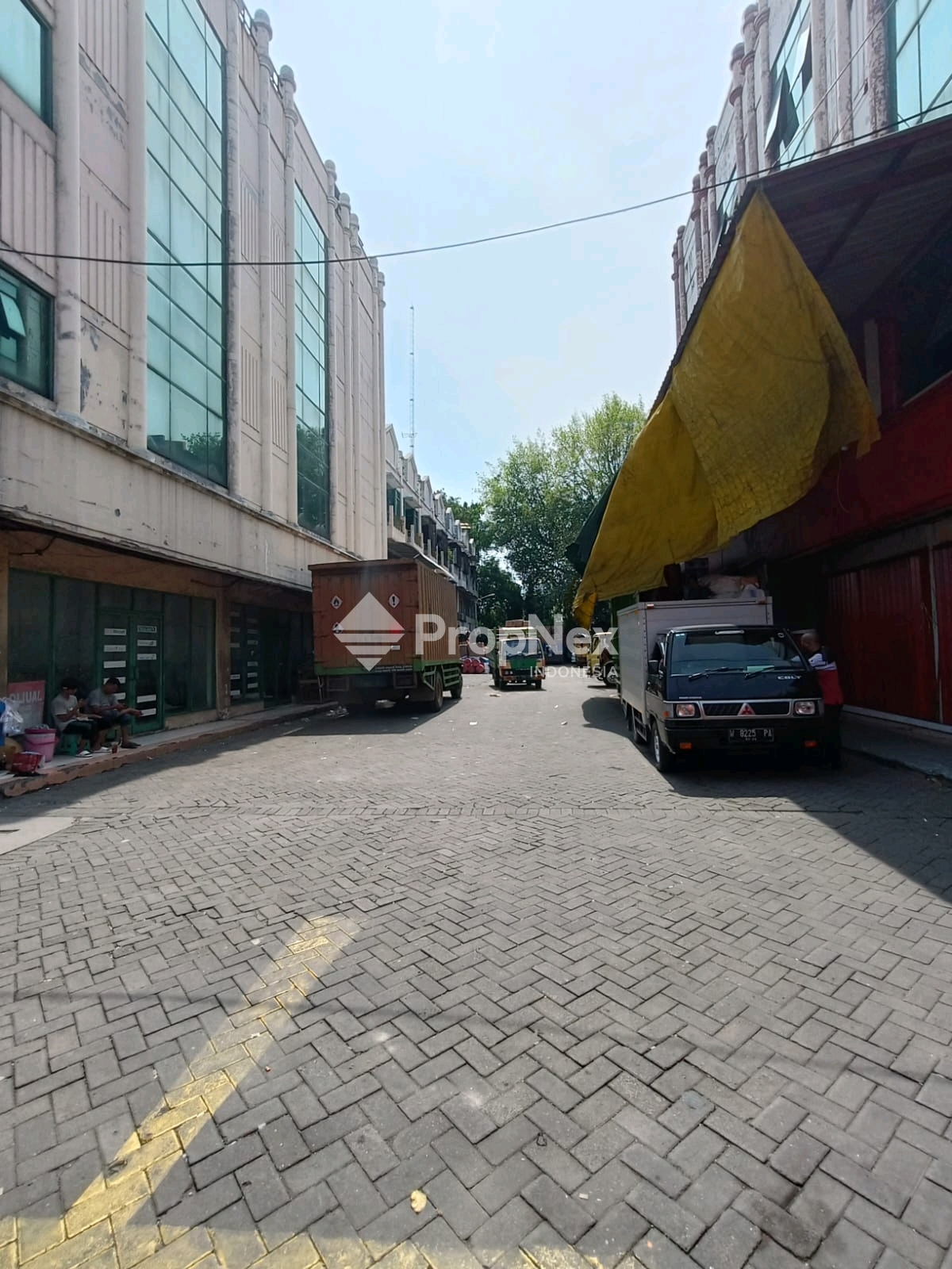 Pengampon Square