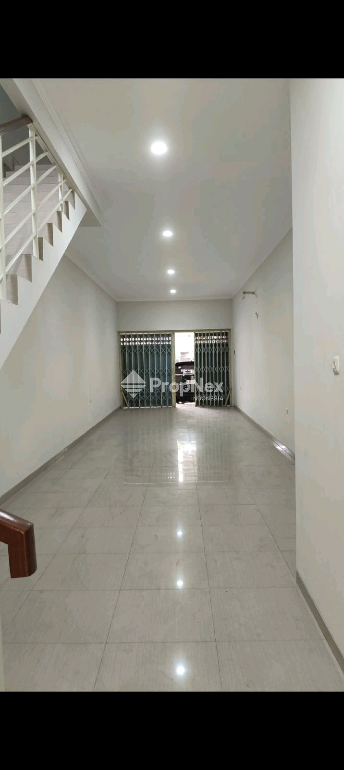 Dijual Ruko Baru Gress 2 Lantai,Row jalan lebar — foto 2