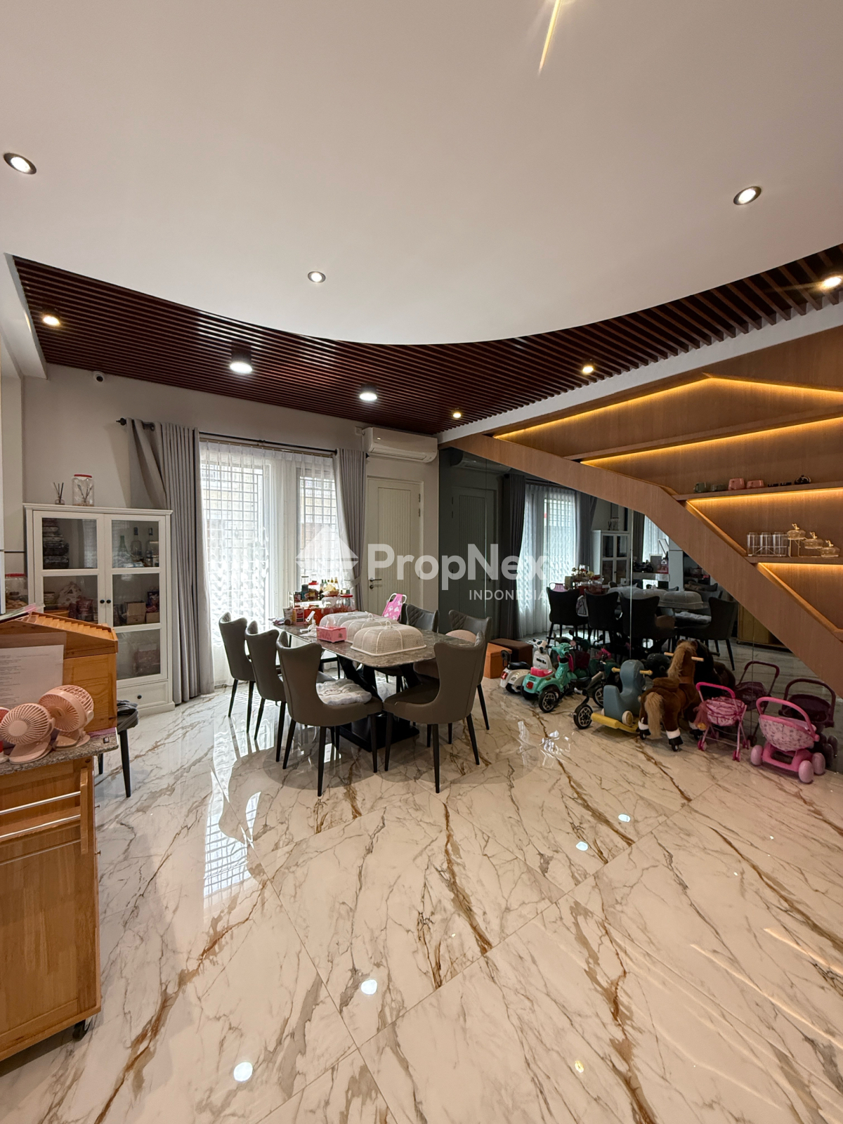 DIJUAL RUMAH CANTIK FULLY FURNISH MONDE SIGNATURE — foto 3