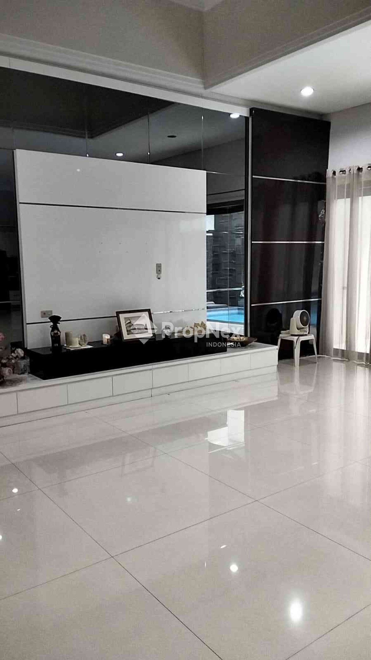 Rumah Minimalis  Graha Family WITH POOL — foto 2