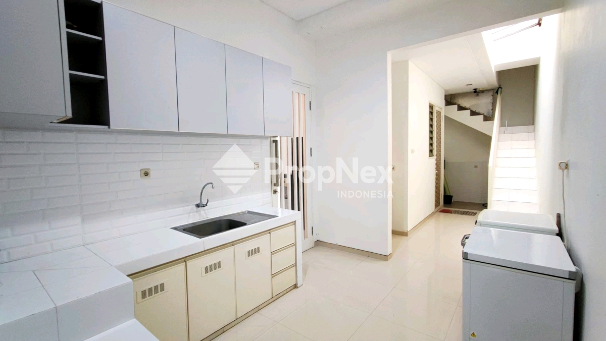 Dijual Murahh Rumah Woodland 2LT Cluster Favorit 5 kamar LT 210m Dekat Fresh Market dan Pakuwon Mall Surabaya Barat — foto 4