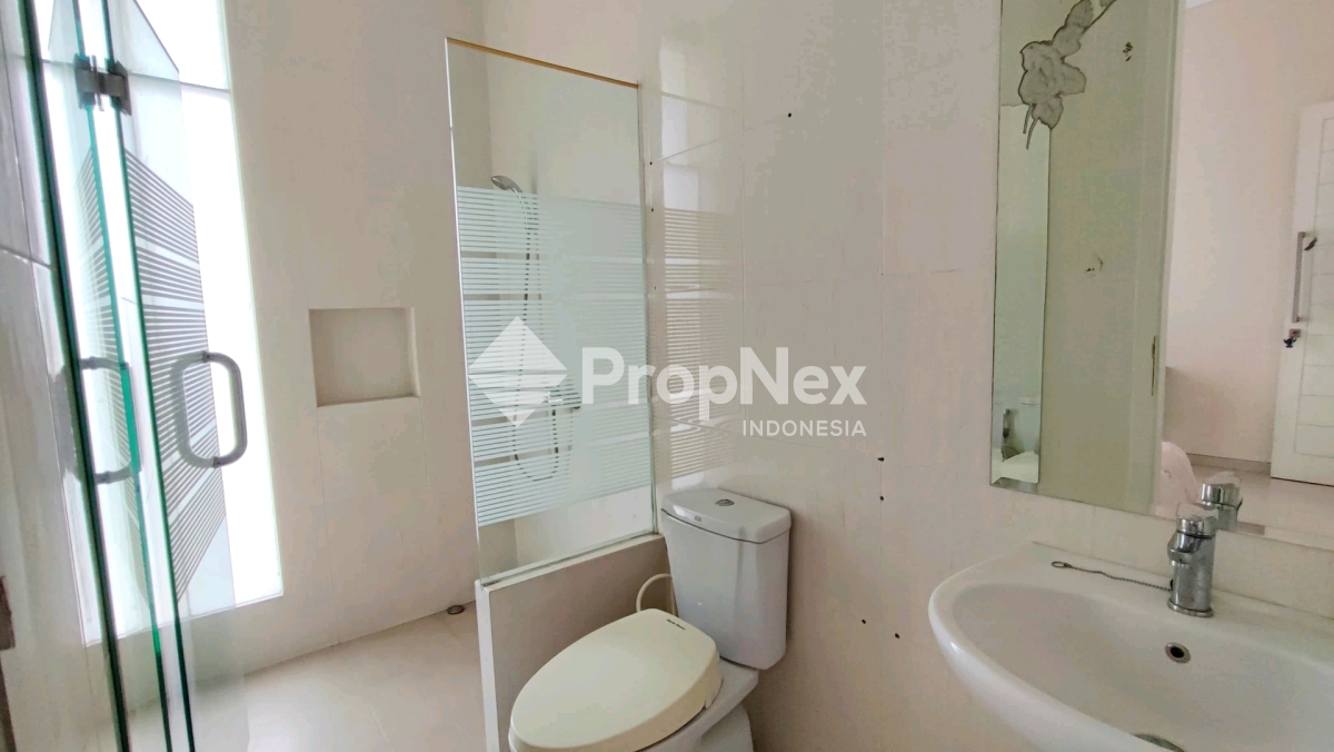 Dijual Murahh Rumah Woodland 2LT Cluster Favorit 5 kamar LT 210m Dekat Fresh Market dan Pakuwon Mall Surabaya Barat — foto 5