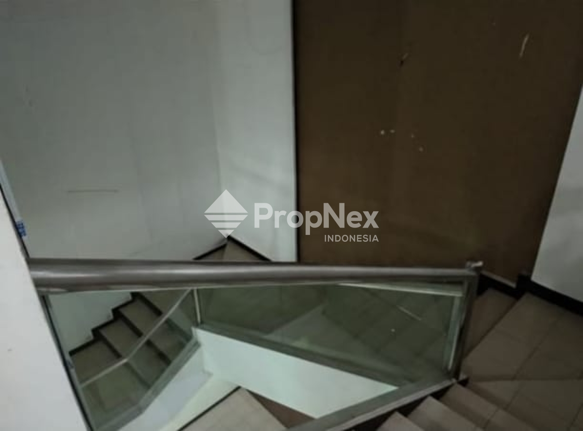 Ruko 3 Lantai Bagus di Ngagel Jaya Selatan Lokasi Strategis — foto 3