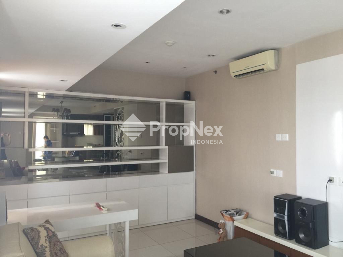 Apartemen Waterplace Tower E Pakuwon Indah — foto 3