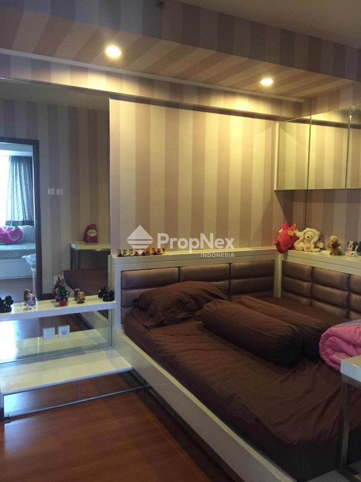 Apartemen Waterplace Tower E Pakuwon Indah — foto 5