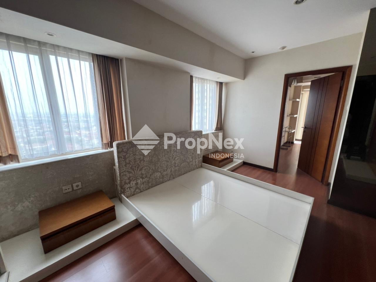 Apartemen Waterplace Tower E Pakuwon Indah — foto 7