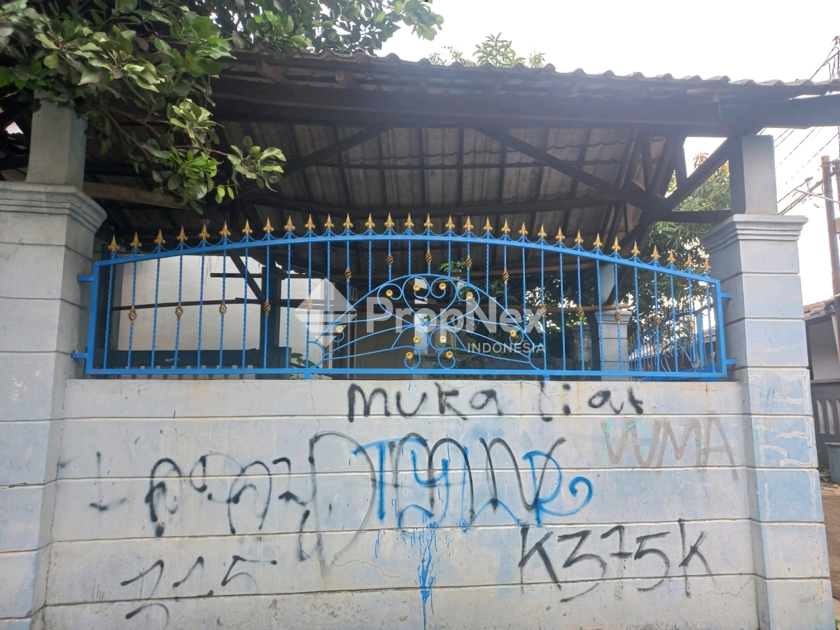 Rumah 1.5 Lantai Hook Bumi Sawangan Indah Depok Jawa Barat — foto 2