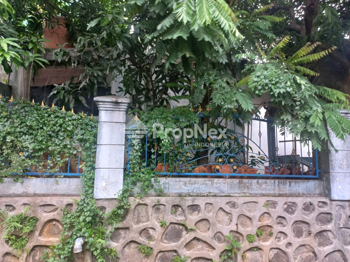 Rumah 1.5 Lantai Hook Bumi Sawangan Indah Depok Jawa Barat — foto 4