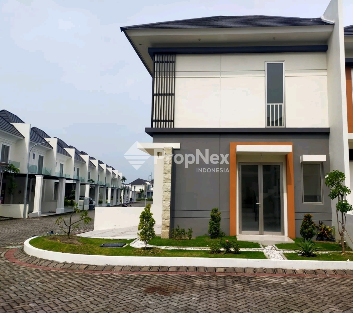 disewakan rumah baru greenland residence barat surabaya — foto 3