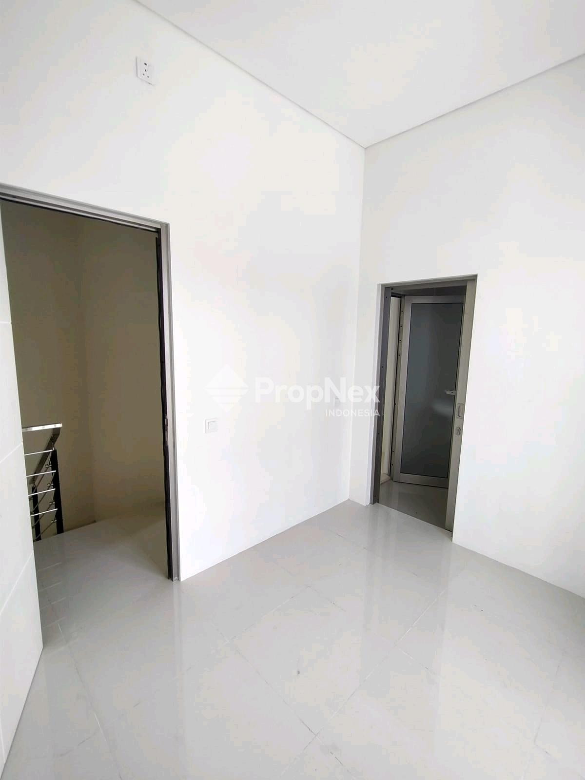 disewakan rumah baru greenland residence barat surabaya — foto 5