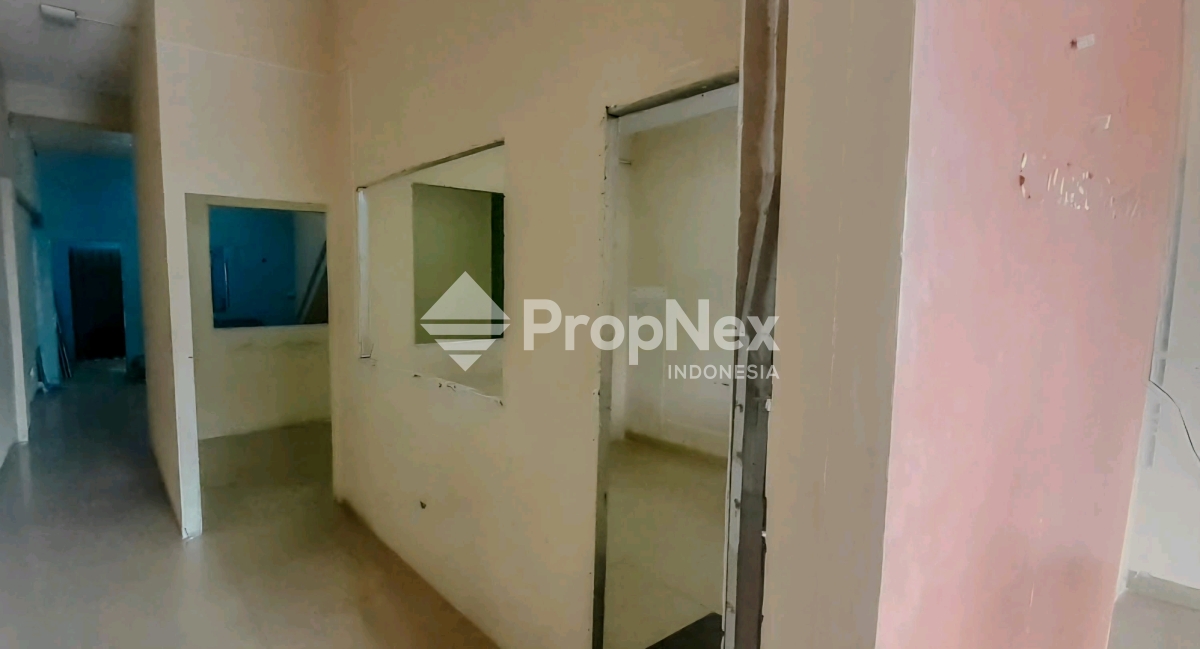 Ruko 3 Lantai Hadap Jalan di Palm Spring — foto 5