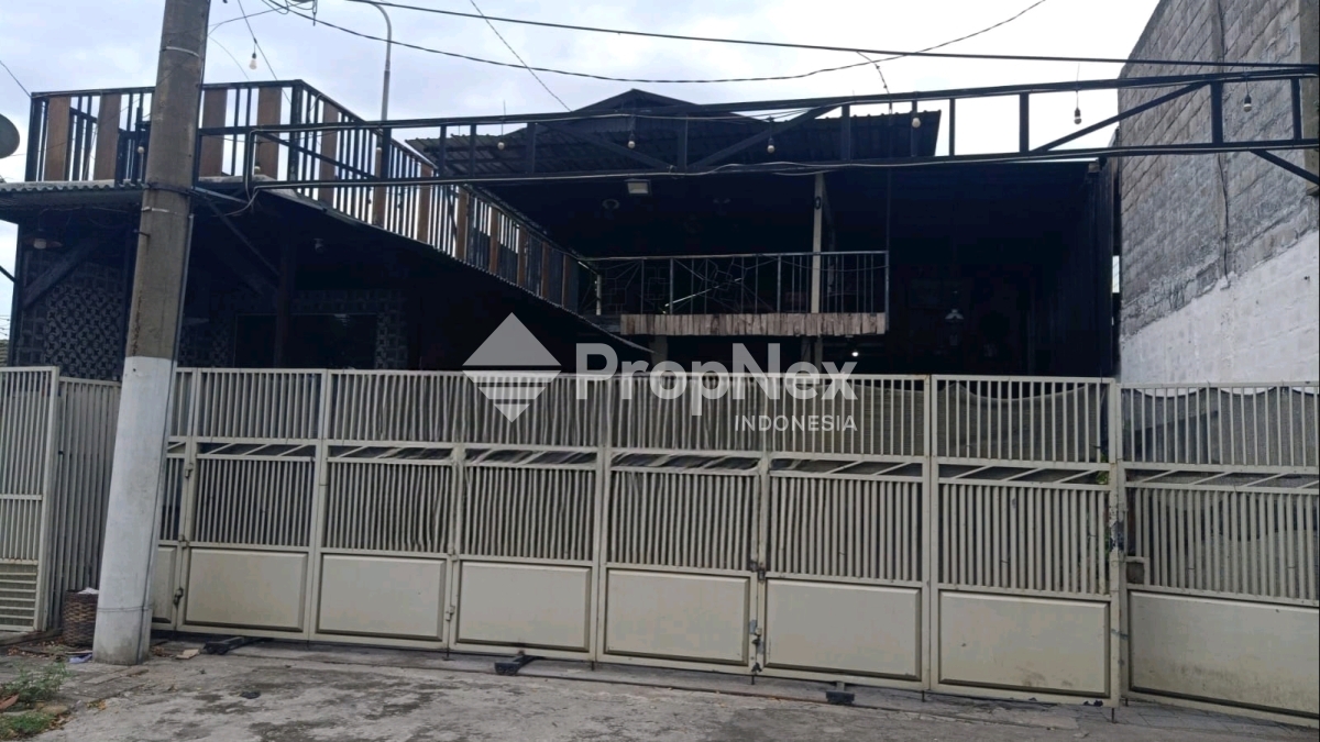 Gedung Komersial 2 Lantai Beji Pasuruan Strategis