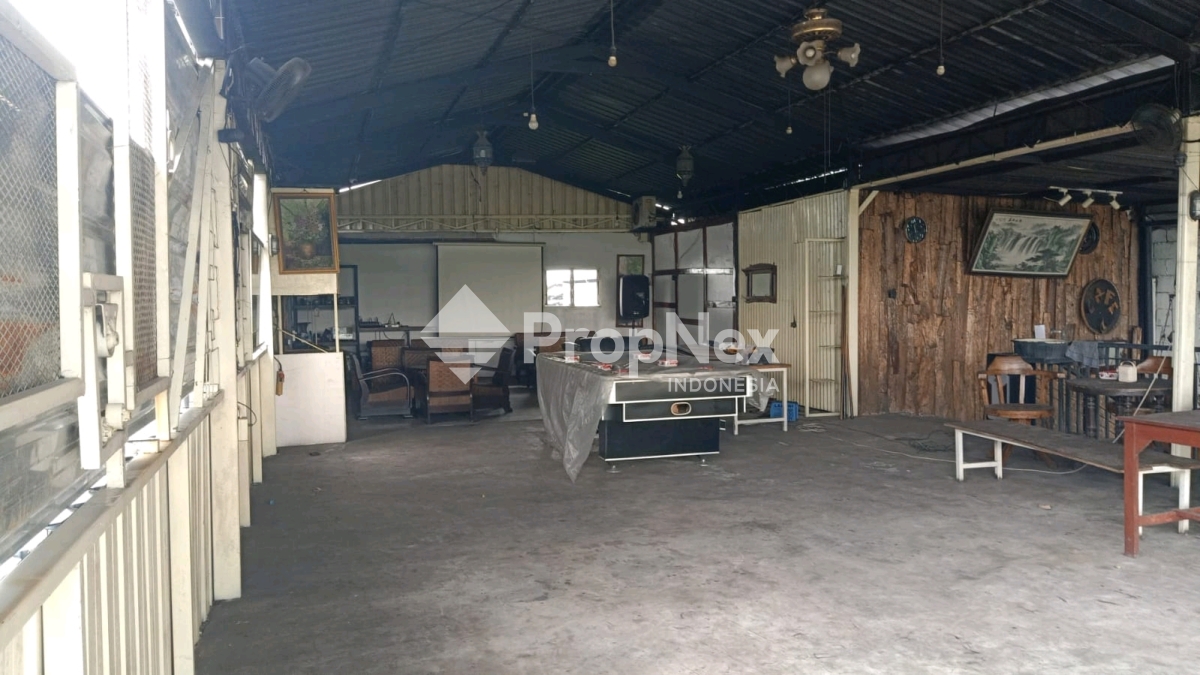 Gedung Komersial 2 Lantai Beji Pasuruan Strategis — foto 5