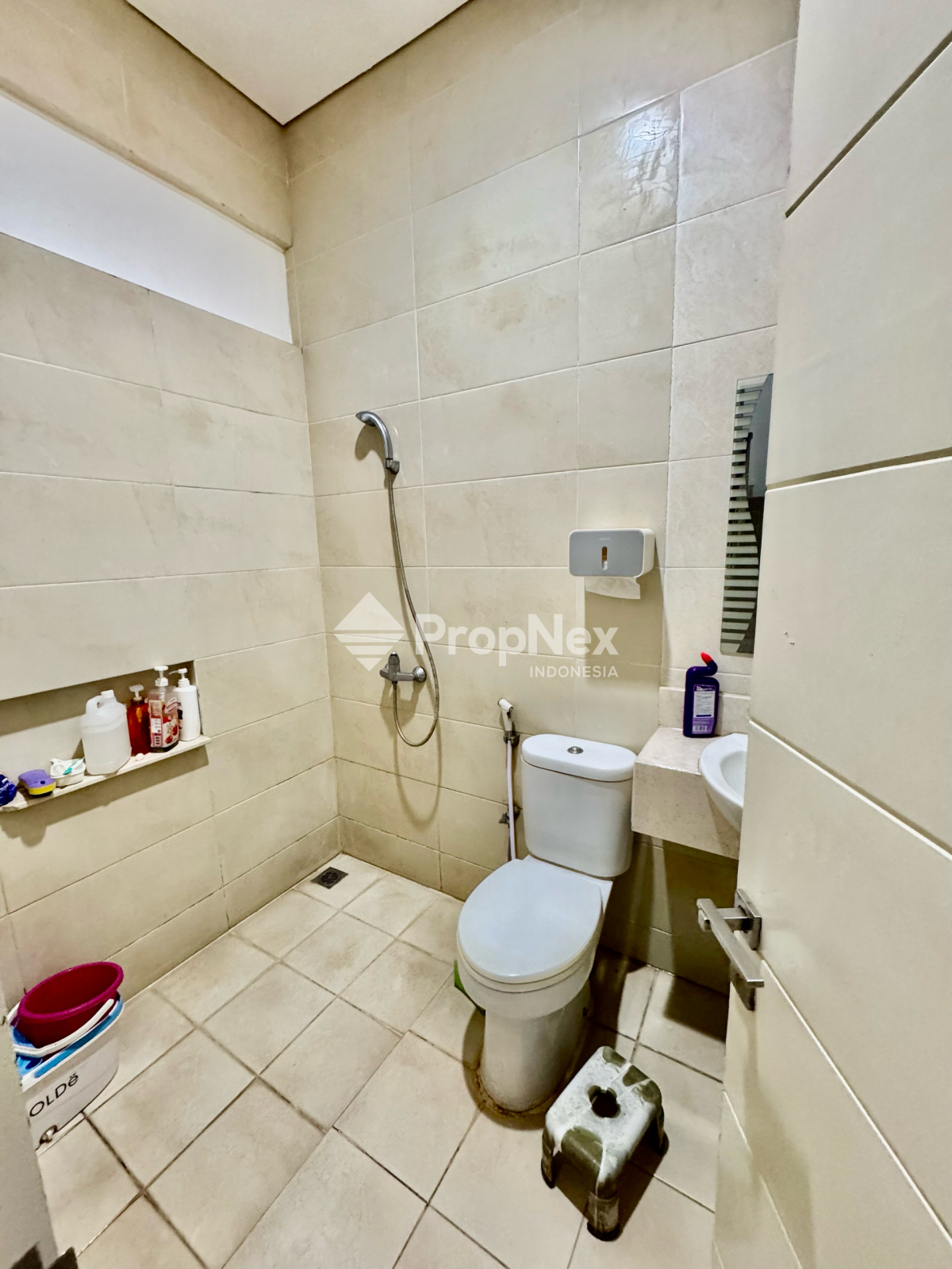 DIJUAL RUMAH EASTWOOD CITRALAND 4KT 2LT DEKAT PASAR MODERN CIPUTRA — foto 3