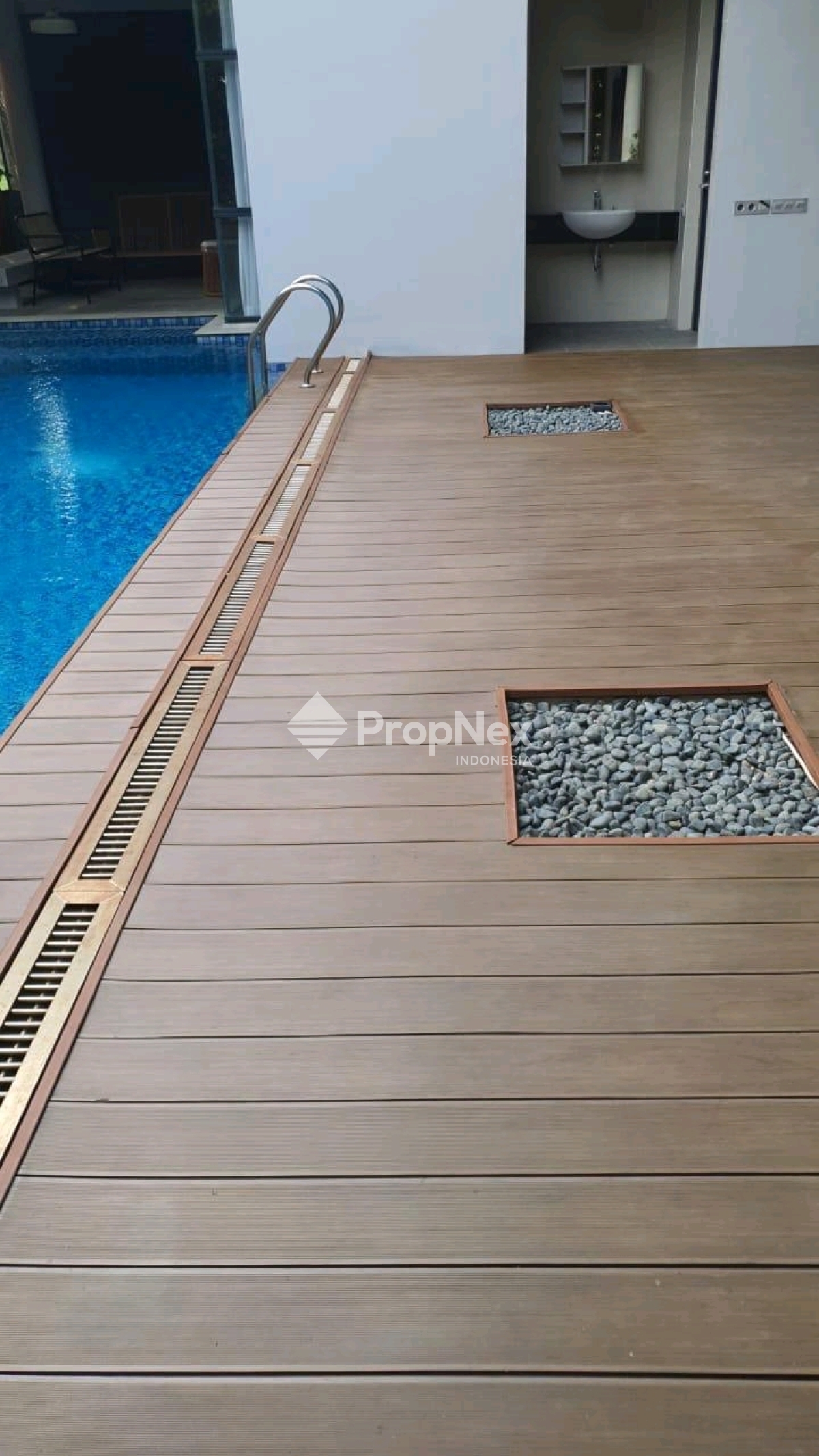 Disewa Rumah - Disewakan Mewah Pakuwon Indah Furnish VBR Mainroad ...