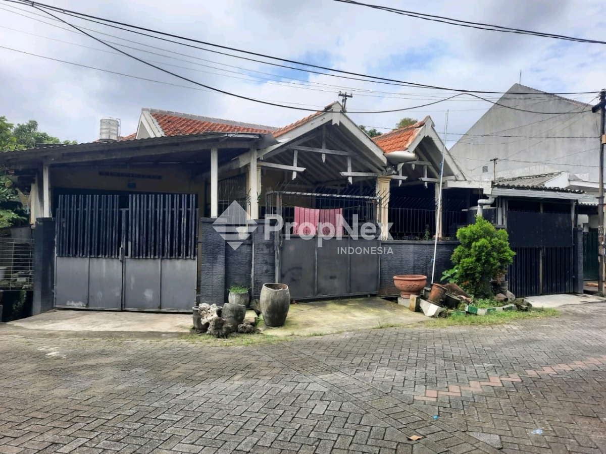 Rumah Tenggilis Utara Surabaya selatan