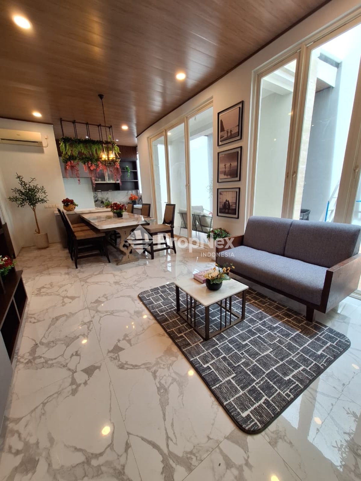 Jual Rumah Lariz Embassy Pakuwon Indah