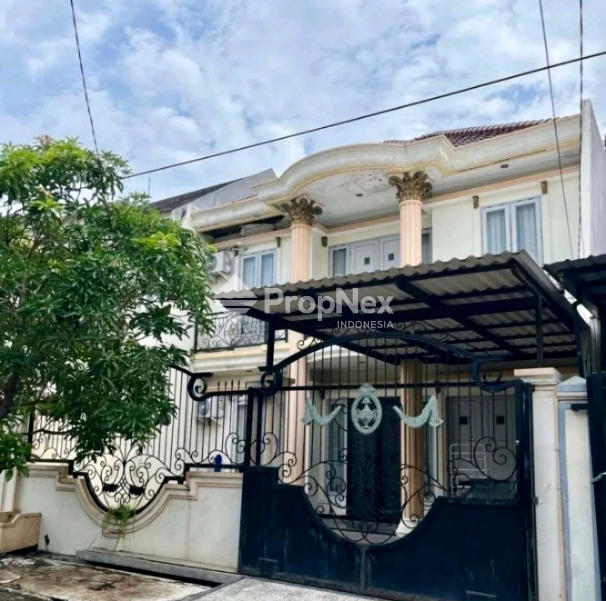 Wiguna Timur Regency dpn taman