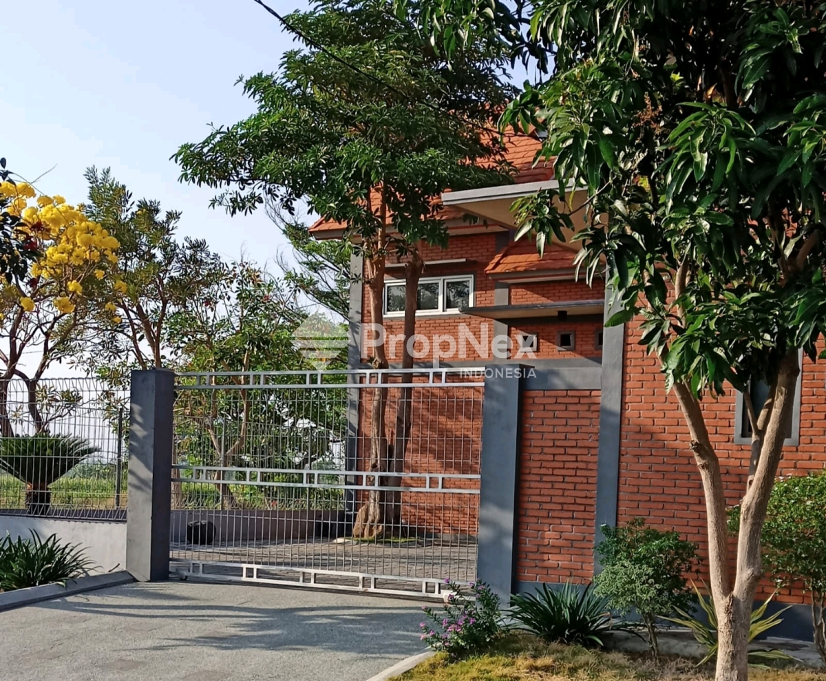 Villa Kedamean Gresik 3 KT Tanah Luas, Potensi Renovasi Terbaik — foto 2