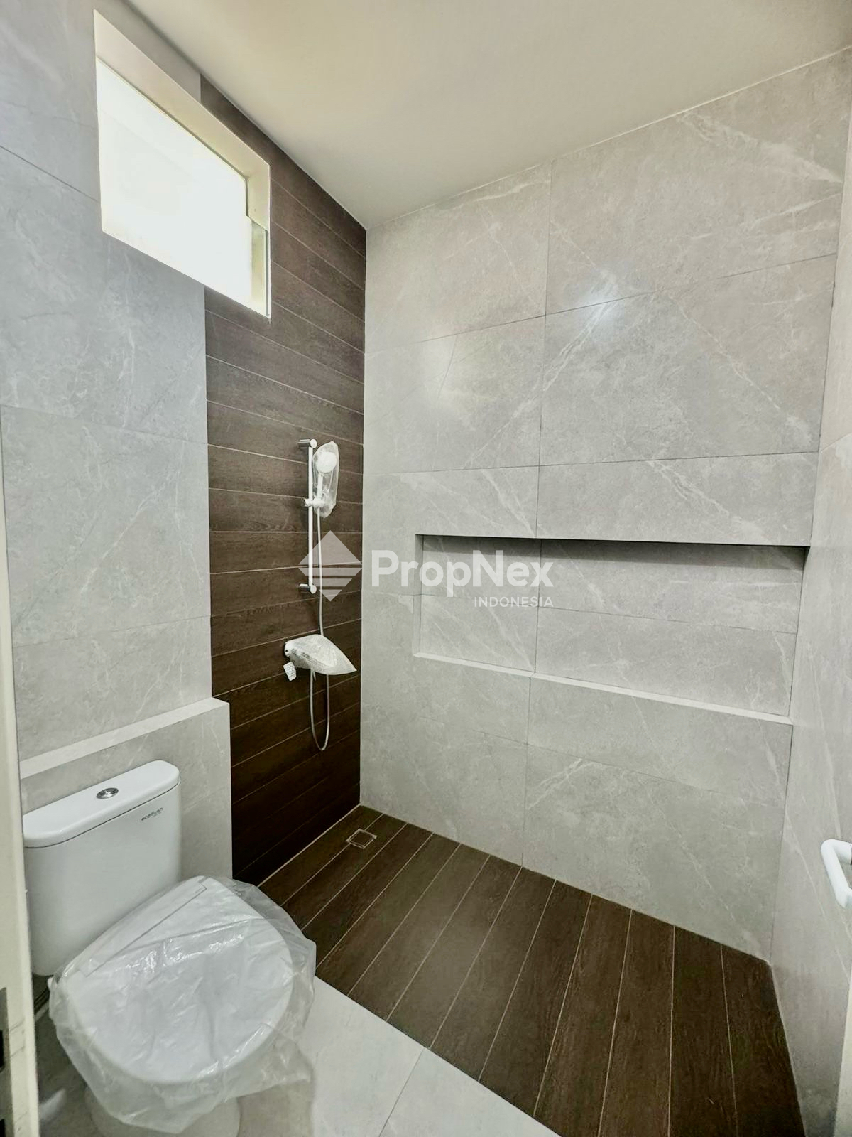 JUAL SEWA RUMAH MOCA VRBANA DIAN ISTANA SEMI FURNISH HOOK DEKAT TOL SATELIT — foto 3