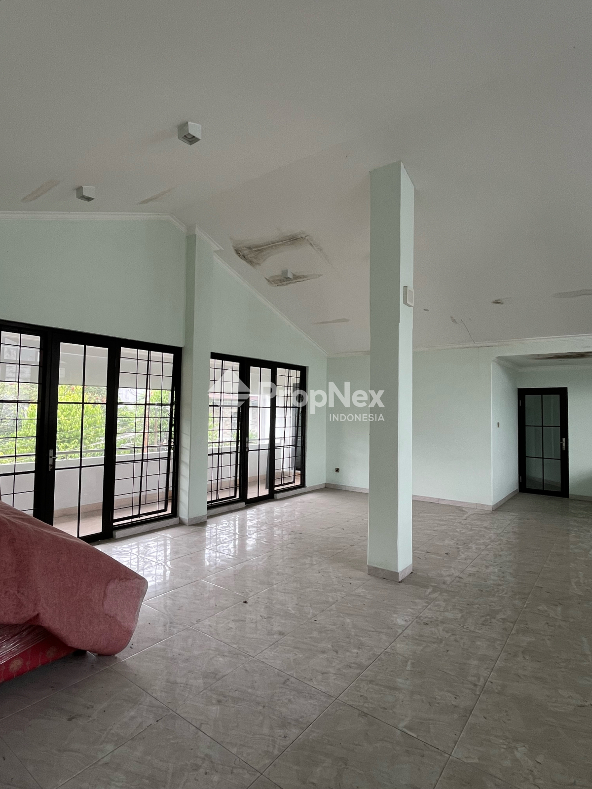 Rumah Lokasi Bagus di Kayu Putih — foto 2