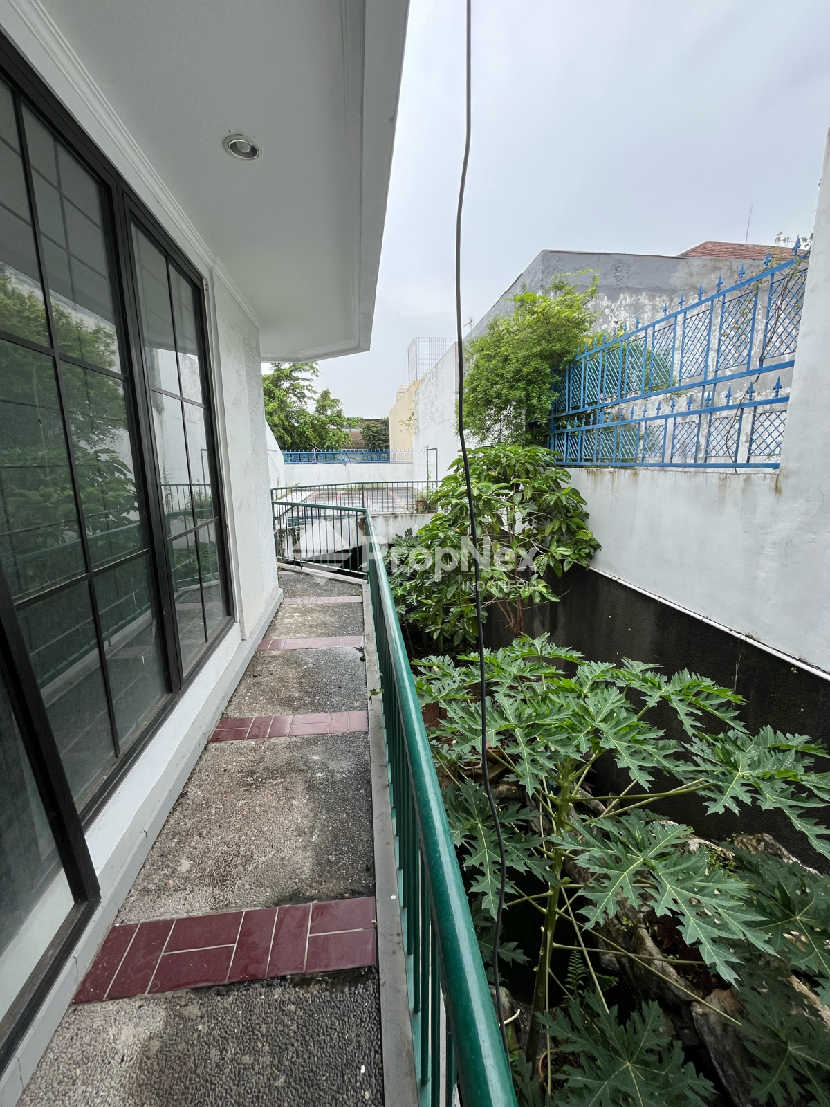 Rumah Lokasi Bagus di Kayu Putih — foto 3