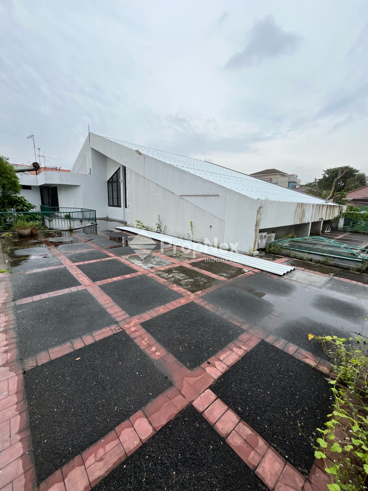 Rumah Lokasi Bagus di Kayu Putih — foto 4