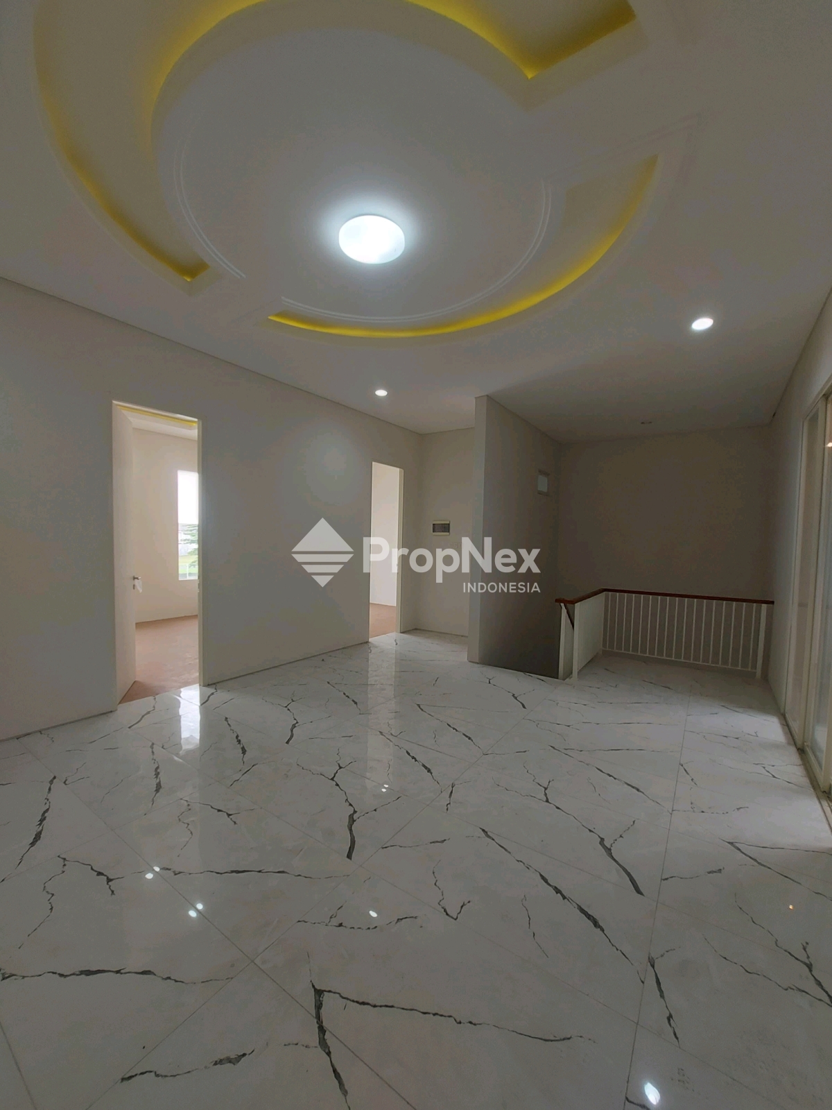 Royal Residence — foto 2