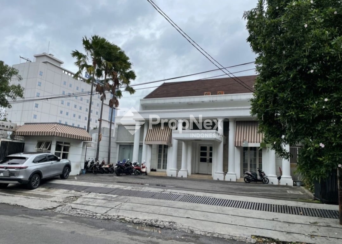 Komersial Tengah Kota Surabaya