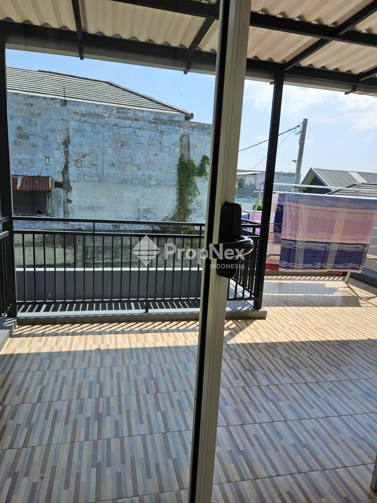 Rumah 2 Lantai Bagus SHM di Graha Natura Siap Huni — foto 8