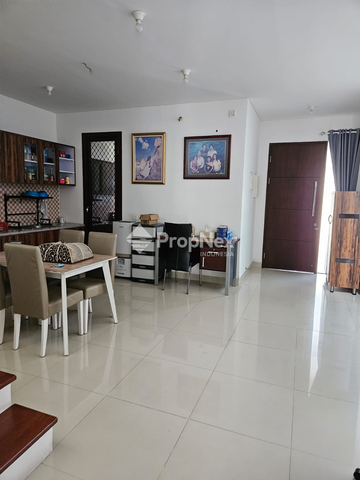 Rumah 2 Lantai Bagus SHM di Graha Natura Siap Huni — foto 10