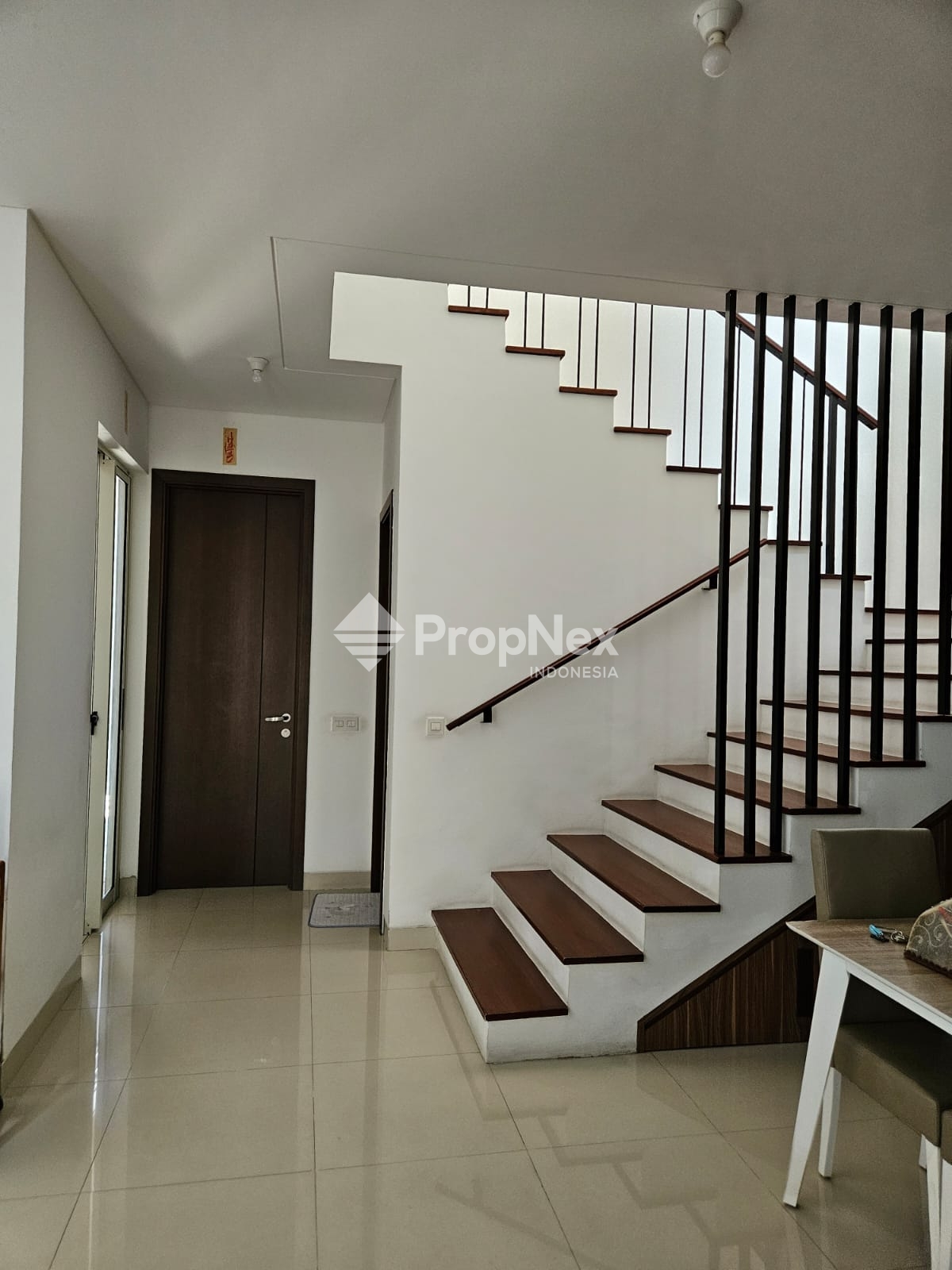 Rumah 2 Lantai Bagus SHM di Graha Natura Siap Huni — foto 11