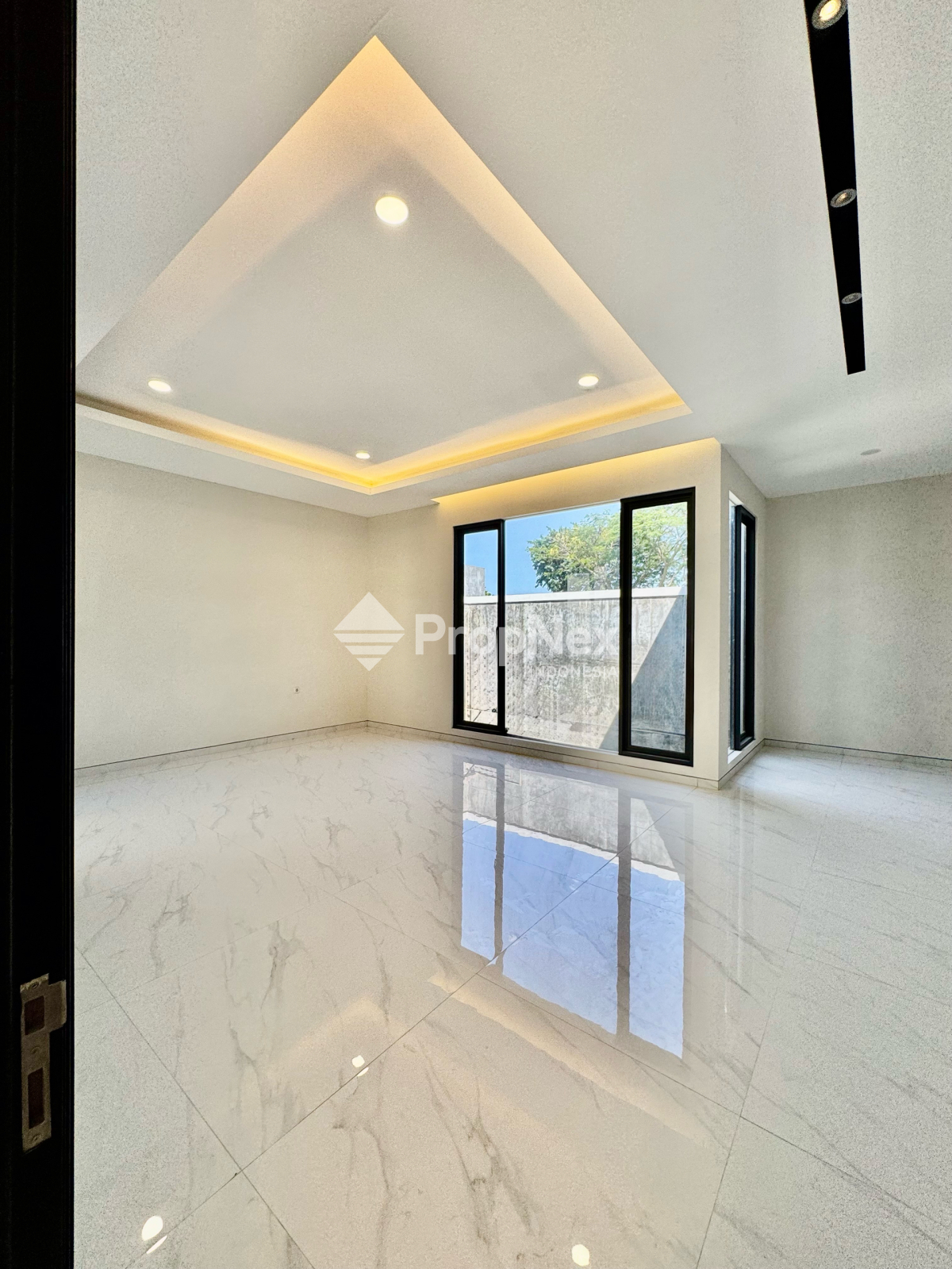 DIJUAL RUMAH RAFFLES GARDEN CITRALAND 2 LT HOOK DEKAT CIPUTRA SCHOOL — foto 2