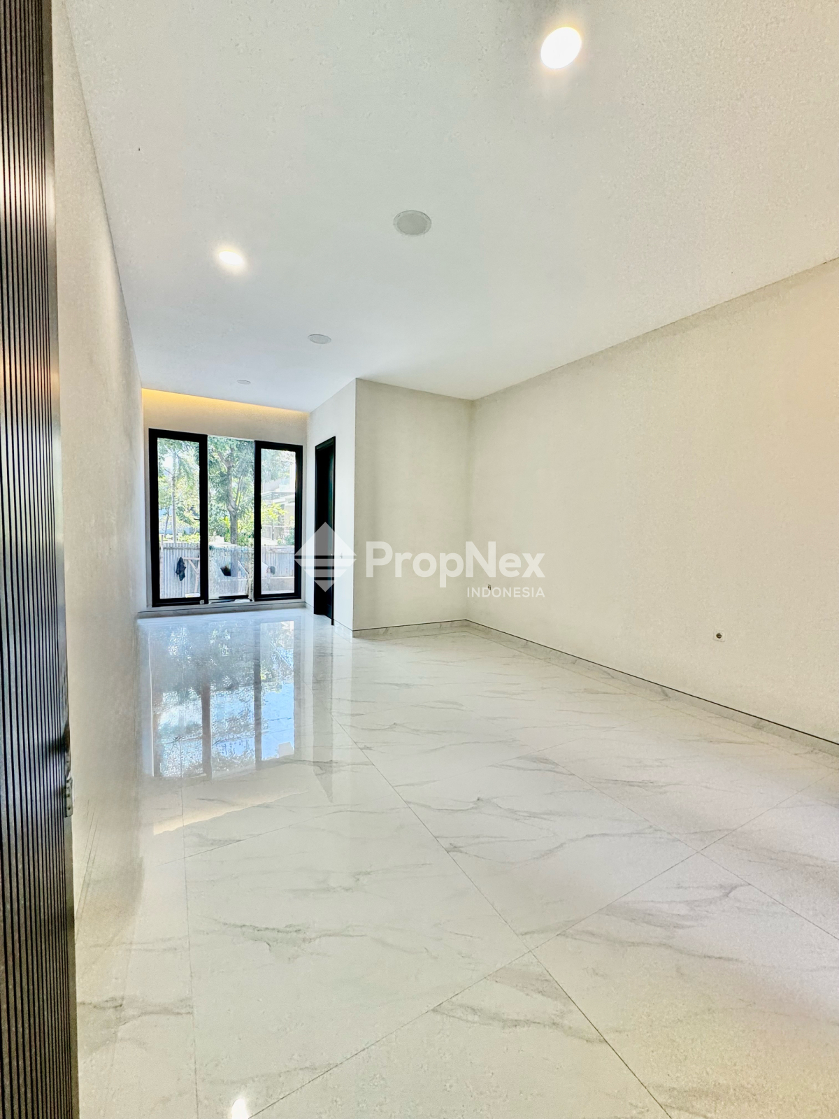 DIJUAL RUMAH RAFFLES GARDEN CITRALAND 2 LT HOOK DEKAT CIPUTRA SCHOOL — foto 3