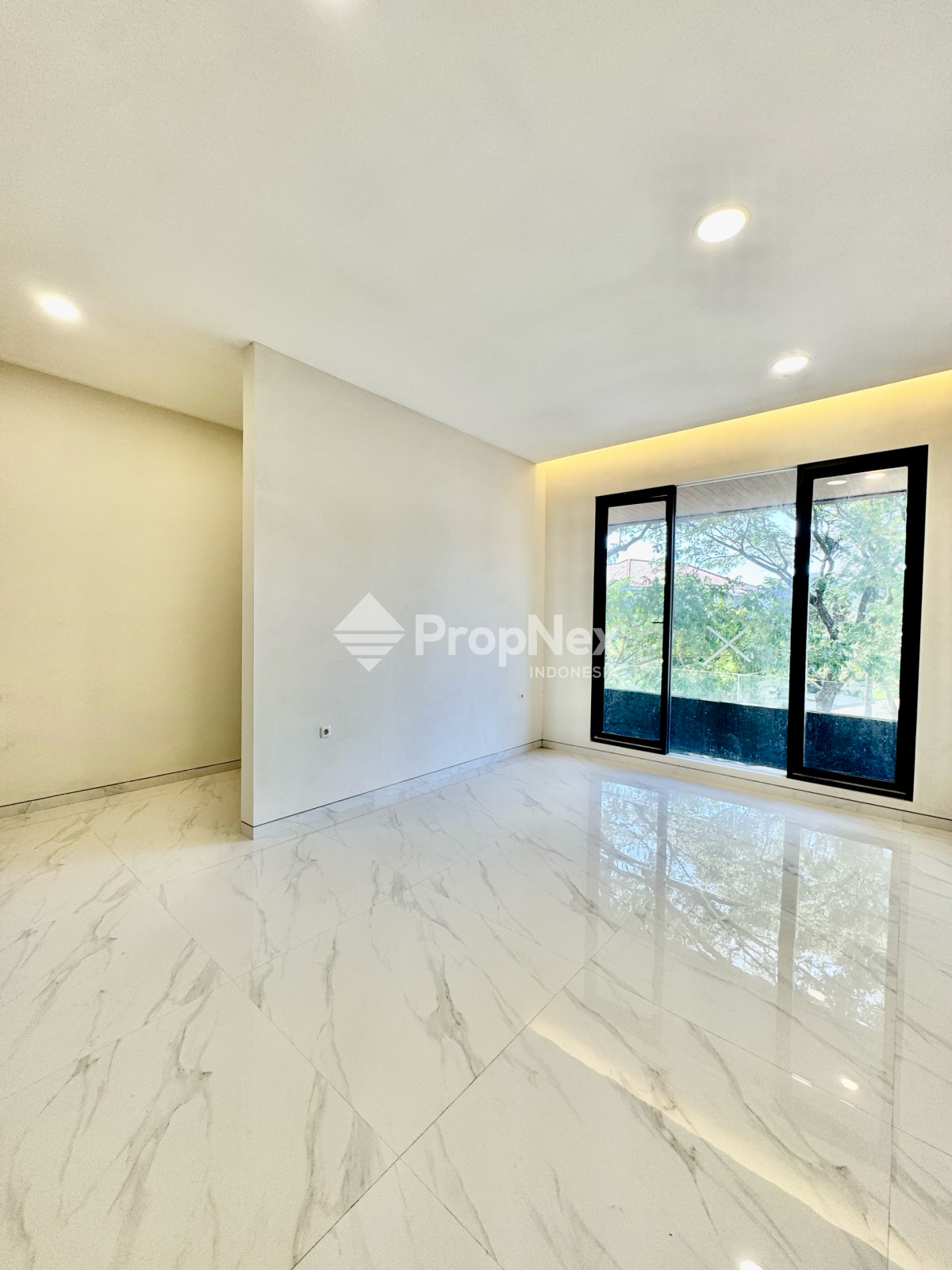 DIJUAL RUMAH RAFFLES GARDEN CITRALAND 2 LT HOOK DEKAT CIPUTRA SCHOOL — foto 4