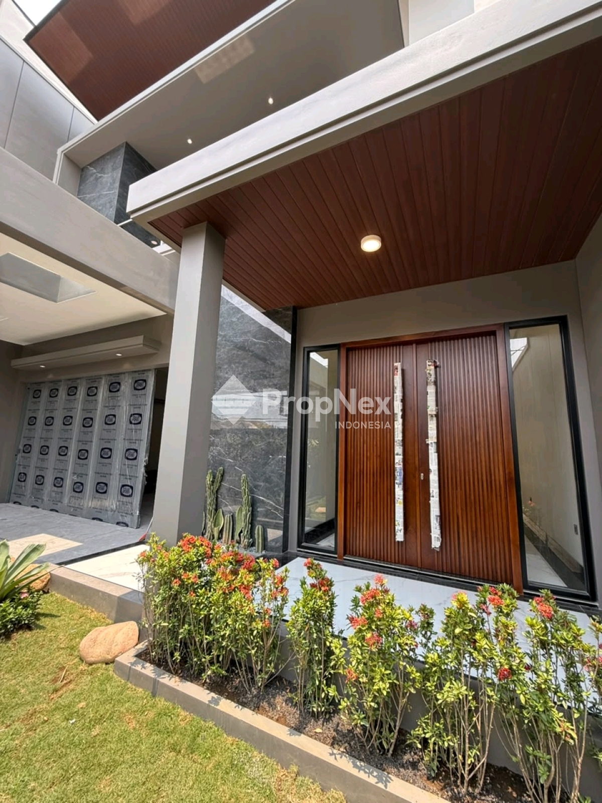 Rumah Manyar Baru Gress Row Jalan 5 Mobil