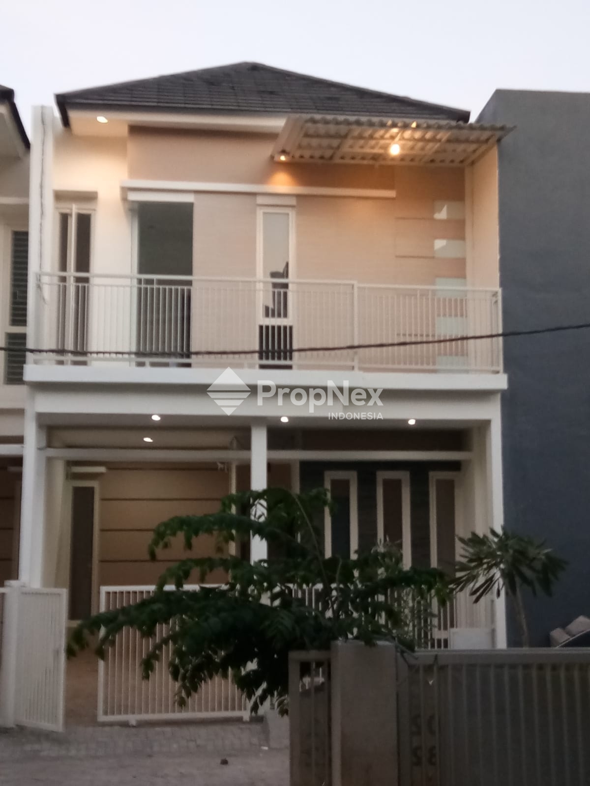Rumah Villa Darmo Indah 2 Lantai Depan Perum Alam Galaxy — foto 3