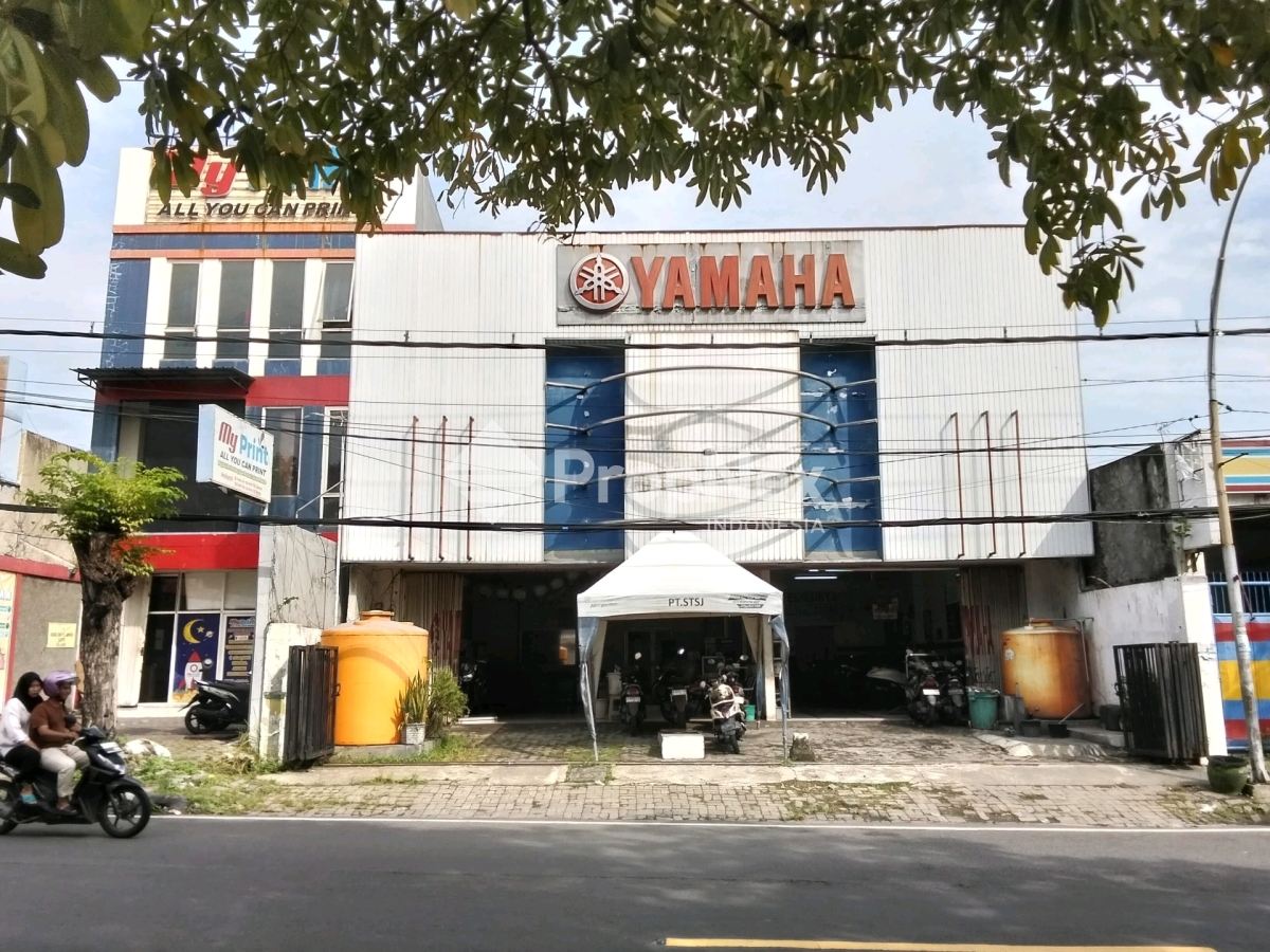 Showroom Motor Gresik